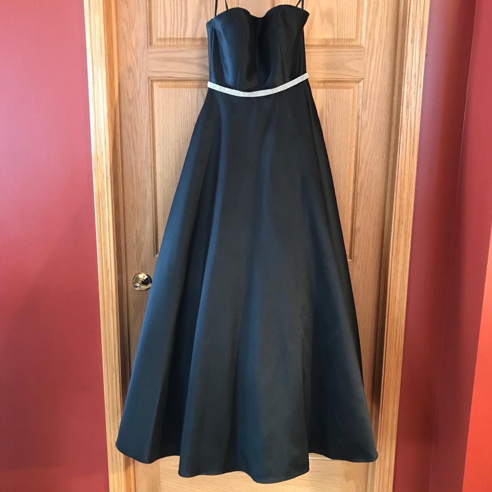 Strapless Black Long Gown with Diamond Belt